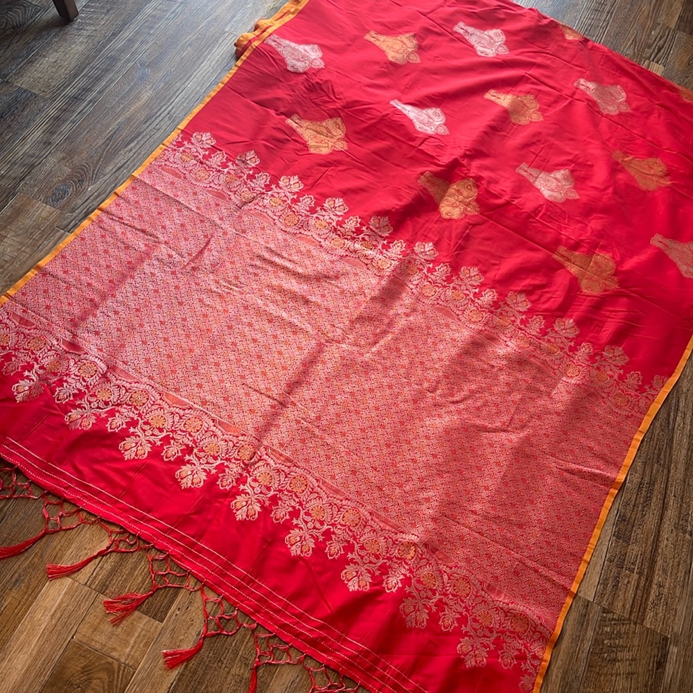 Silk blend red saree